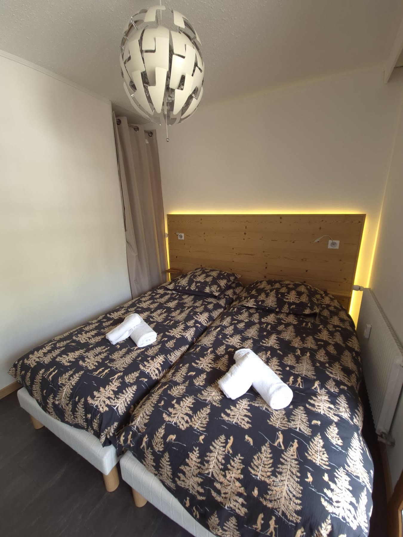 La chambre ouverte sur le balcon