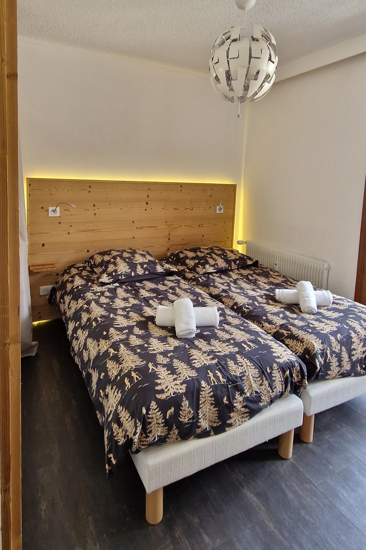 La chambre, lits jumeaux façon queen size