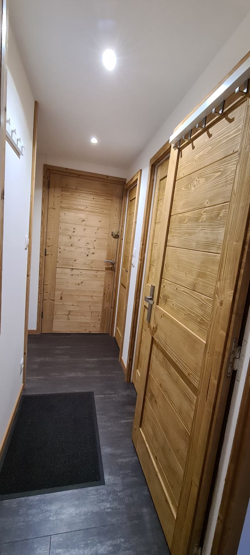 L'entrée principale de l'appartement